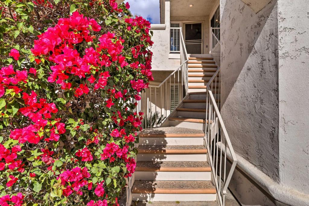 Fotografie z fotogalerie ubytování Chic Palm Desert Condo with Resort-Style Amenities! v destinaci Palm Desert