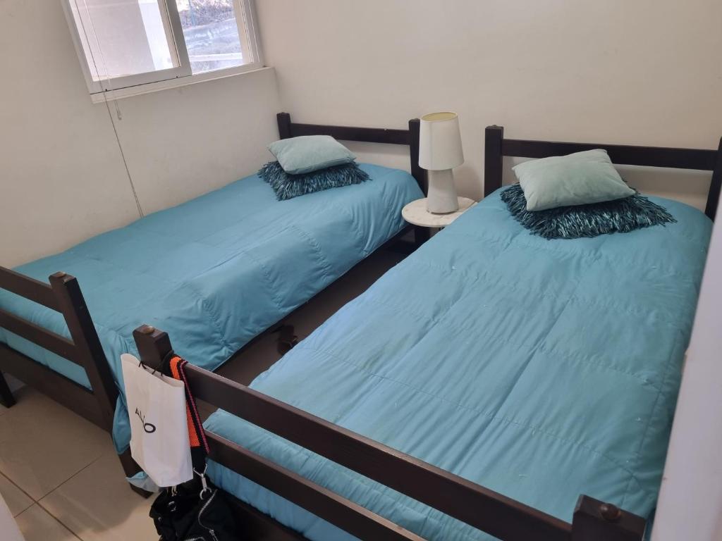 Giường trong phòng chung tại Exclusivo Departamento Con Con Primera Linea
