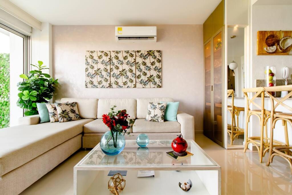 Posezení v ubytování Hermoso apartamento con todas las comodidades acceso directo a la playa Morros Epic sector La Boquilla cumple protocolos de bioseguridad