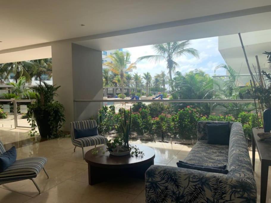 Posezení v ubytování Hermoso apartamento con todas las comodidades acceso directo a la playa Morros Epic sector La Boquilla cumple protocolos de bioseguridad