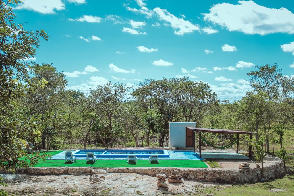 Bazén v ubytování Ecohotel Shalom nebo v jeho okolí