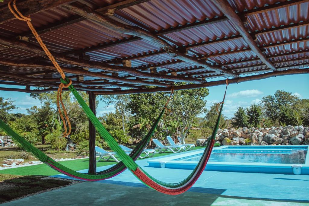 Bazén v ubytování Ecohotel Shalom nebo v jeho okolí
