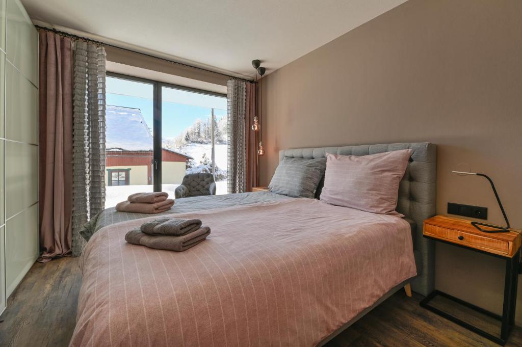 Postel nebo postele na pokoji v ubytování Dachsteinwest, Ski-in Ski-out Luxury Apartment, Free Parkplatz