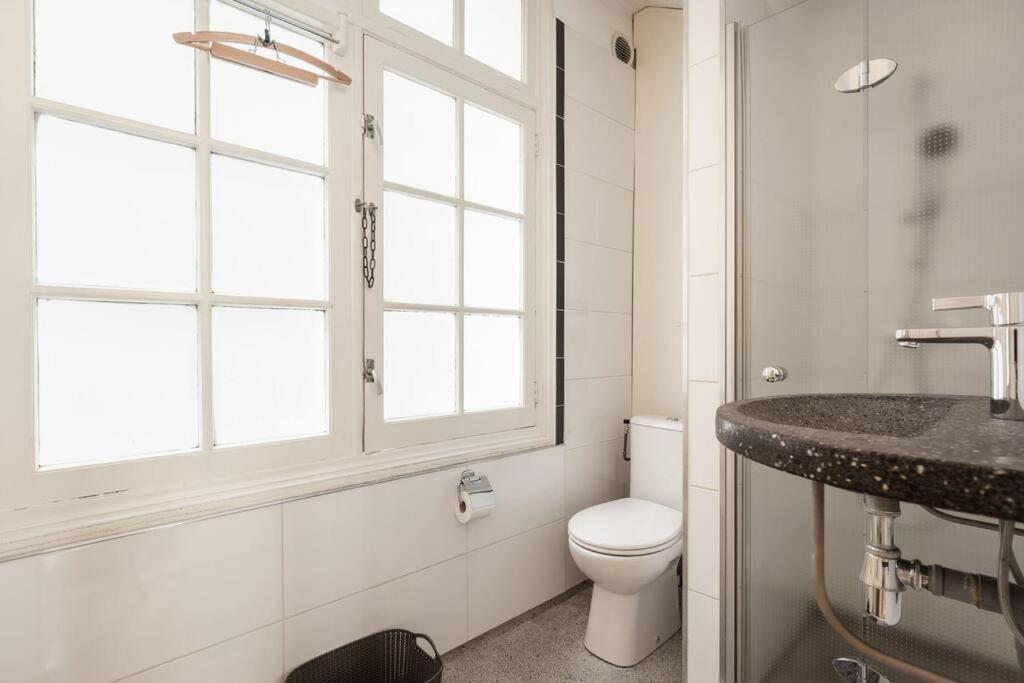 New! Private Authentic Apartment In City Centre! - One-Bedroom Apartment