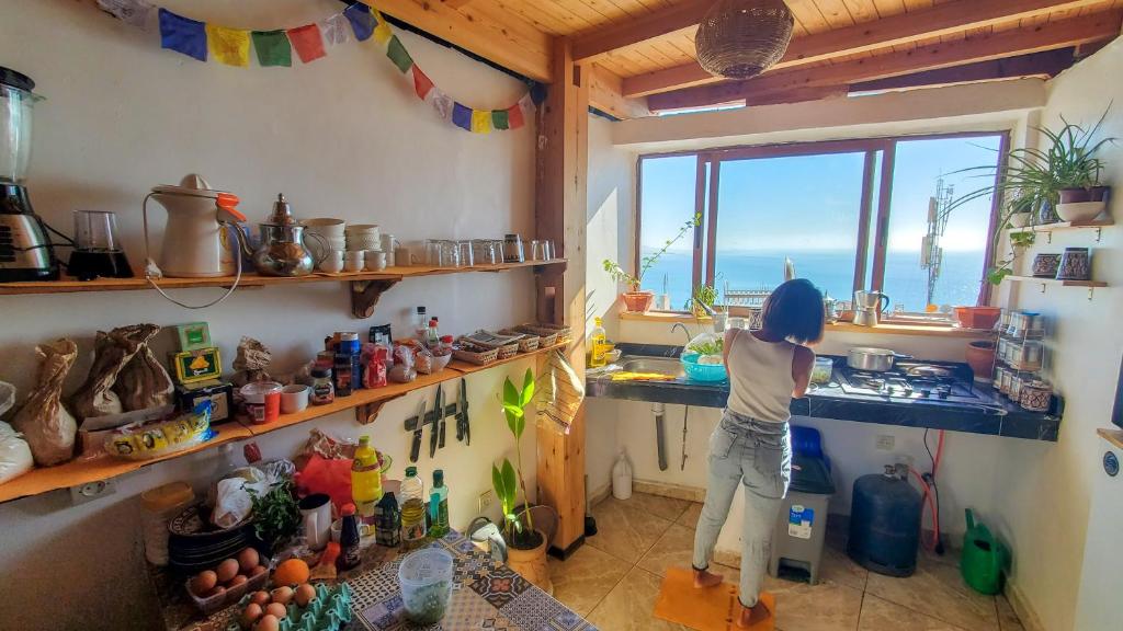Příslušenství pro přípravu čaje a kávy v ubytování Kekai Surf House
