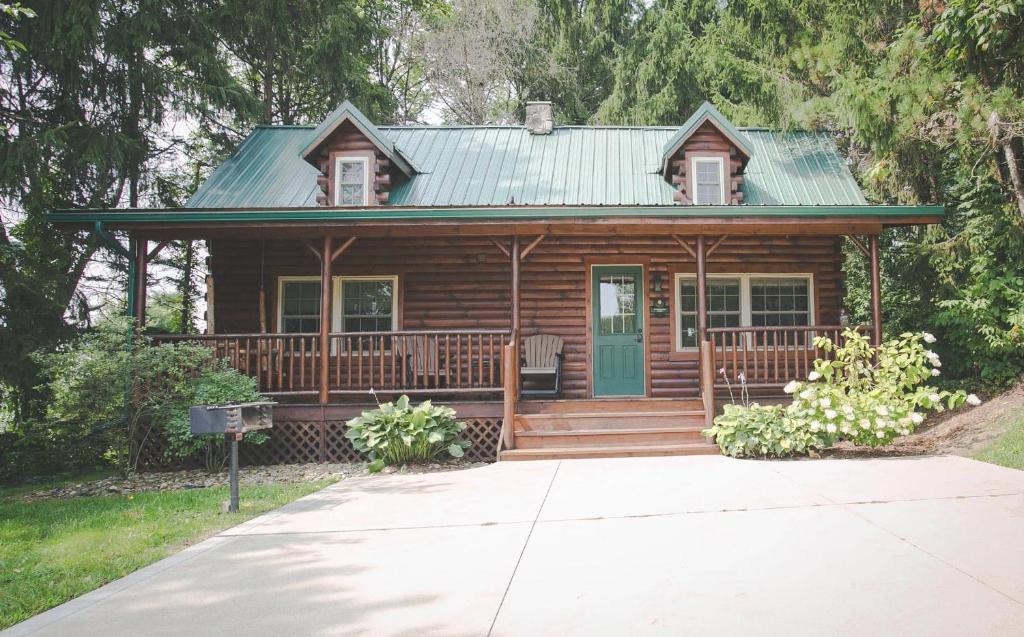 Evergreen Cabin by Amish Country Lodging, Millersburg (updated prices 2024)