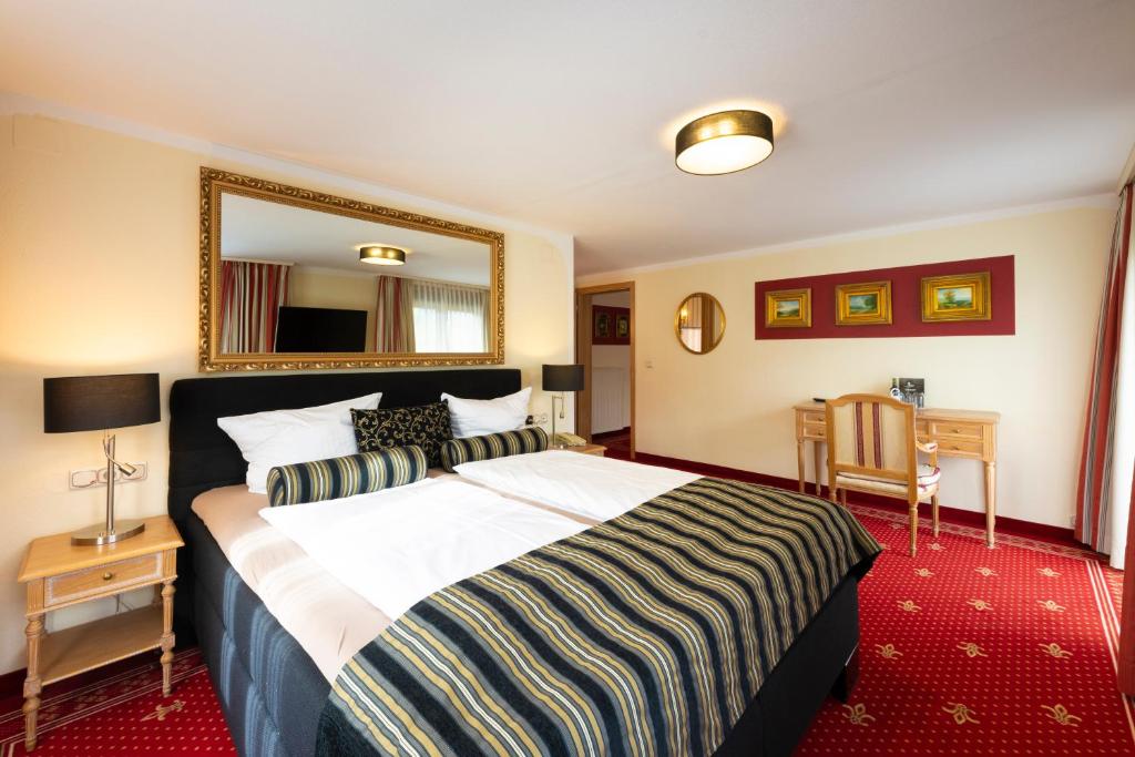 Postel nebo postele na pokoji v ubytování Alpin & Wellness Resort Hotel Ludwig Royal