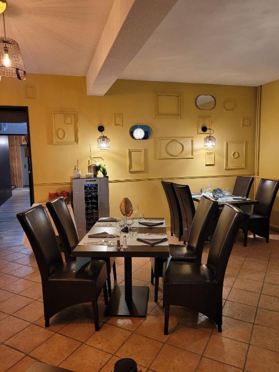 Posezení v ubytování Logis Hôtel Restaurant L'Escapade