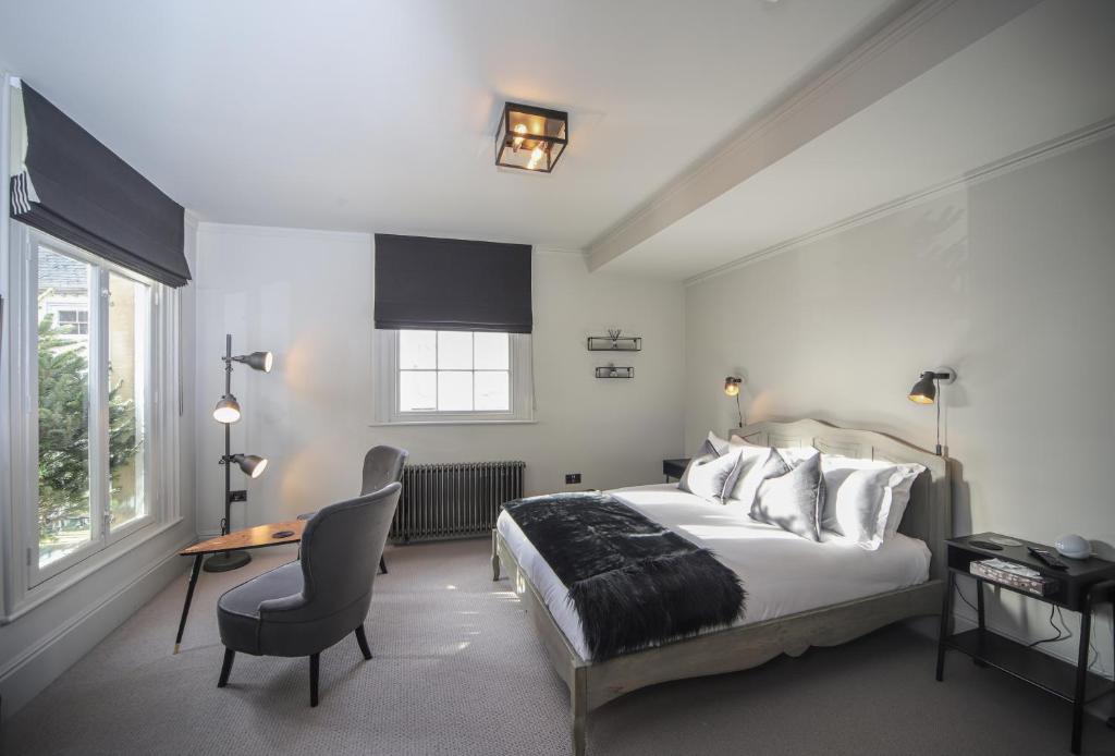 a bedroom with a bed and a desk and a chair at No 1 Bank Chambers in Sleaford
