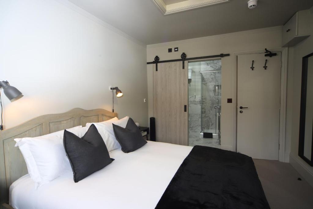 The SOLO No 1 Bank Chambers - Chambre De Luxe