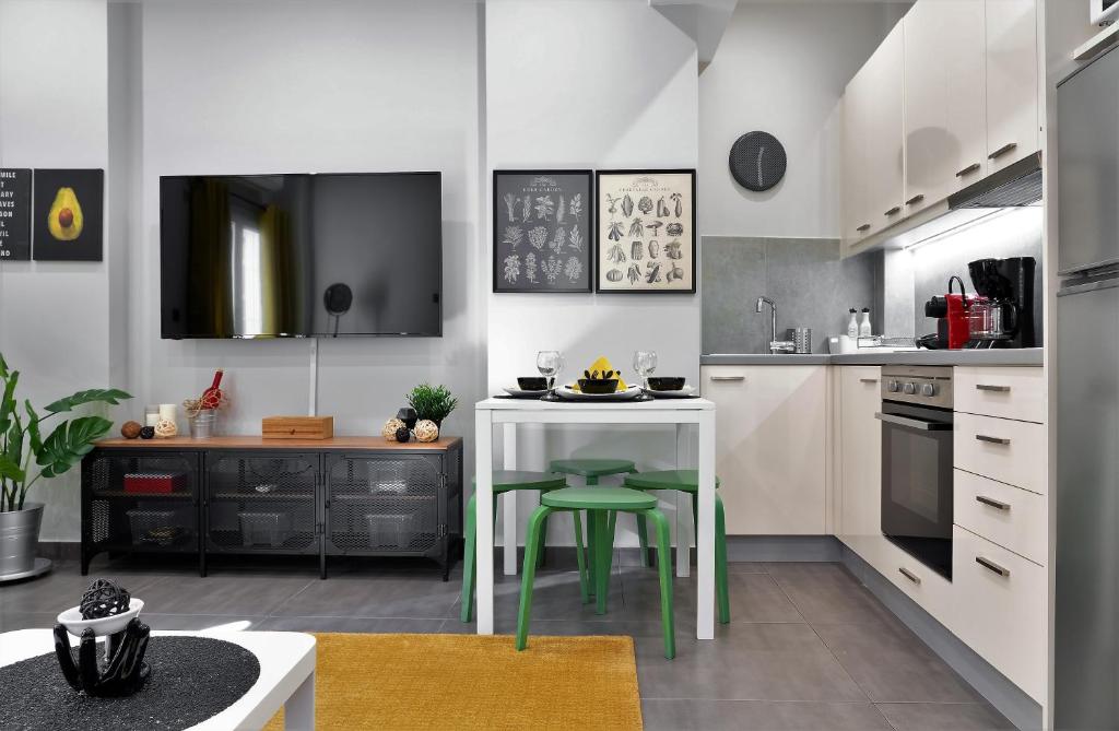 A kitchen or kitchenette at New Apartment in the Heart of Plaka