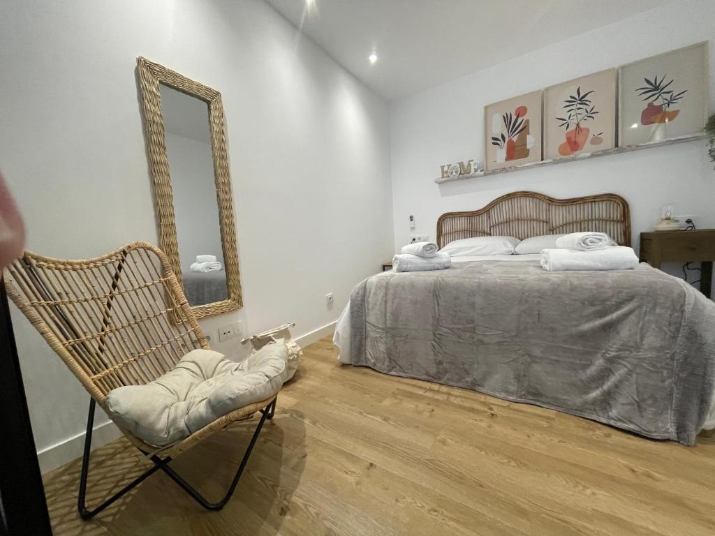 A bed or beds in a room at Oktheway Real Historic Small
