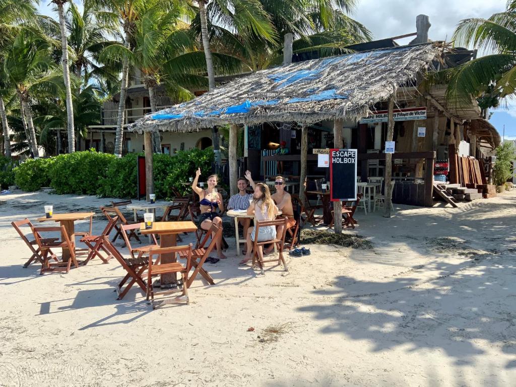 מסעדה או מקום אחר לאכול בו ב-Beach Club Escape Holbox