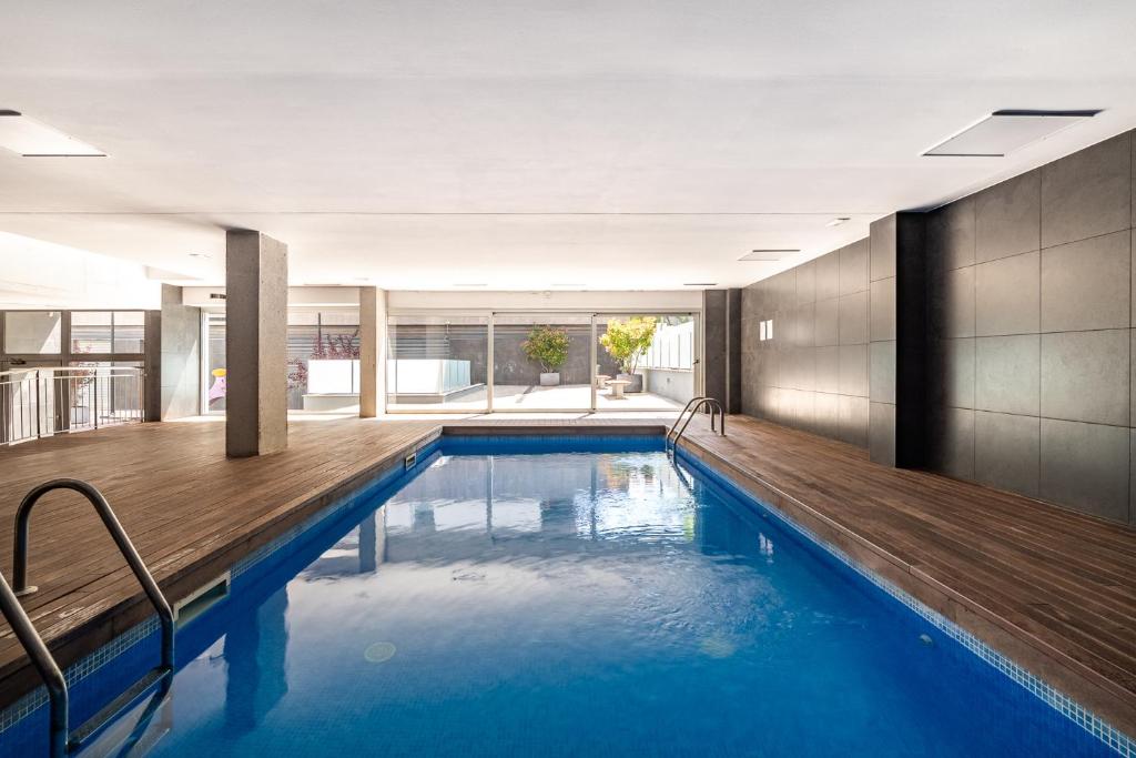 Bazén v ubytovaní FORUM BEACH 2 AND POOL APARTMENT BARCELONA alebo v jeho blízkosti