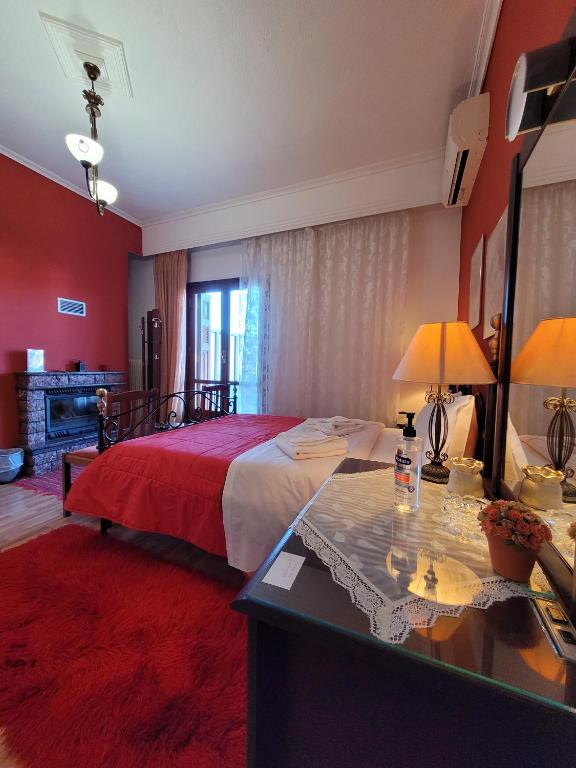A bed or beds in a room at Xenonas Epavli