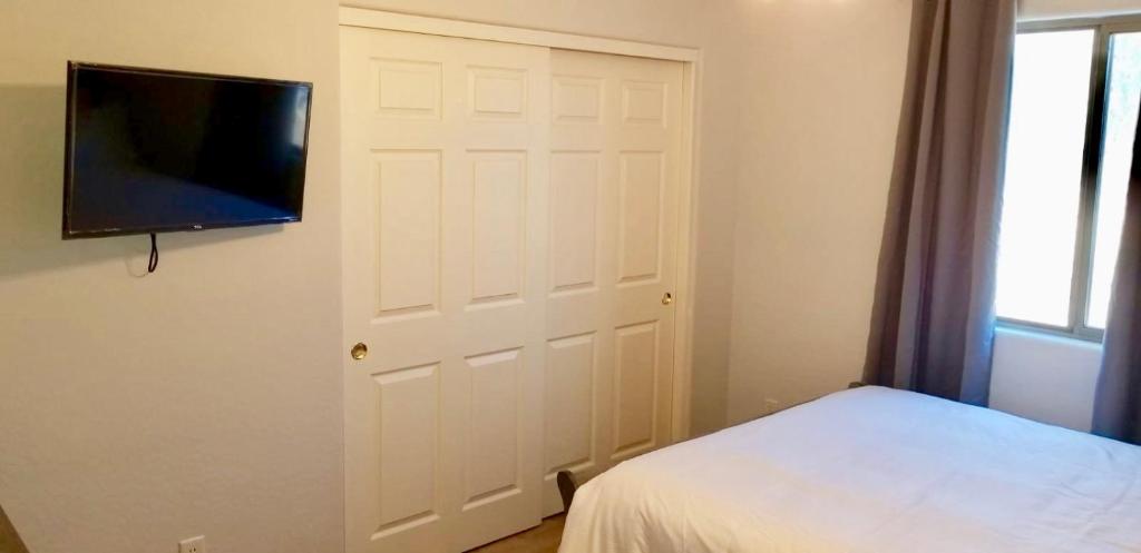 Postel nebo postele na pokoji v ubytování Phoenix comfort home BNB