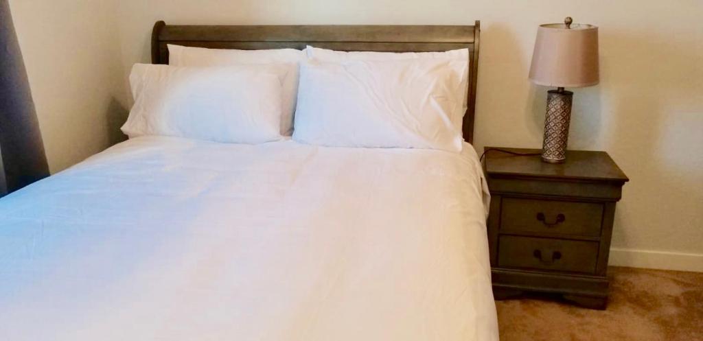Postel nebo postele na pokoji v ubytování Phoenix comfort home BNB