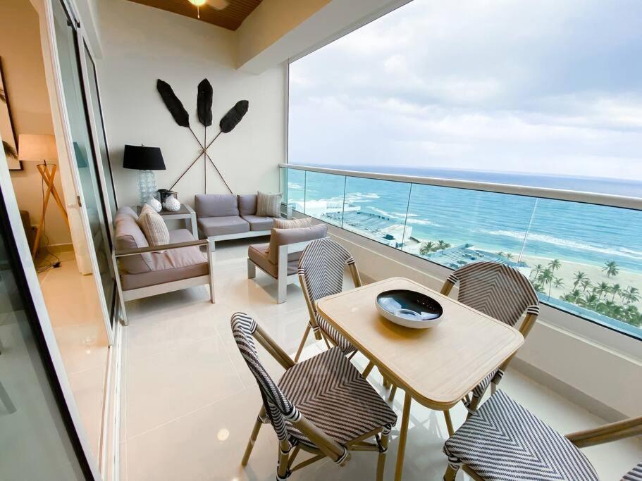 Apartment NEW Ocean View Paradise Luxury Beach Pool Gym WiFI, Los
