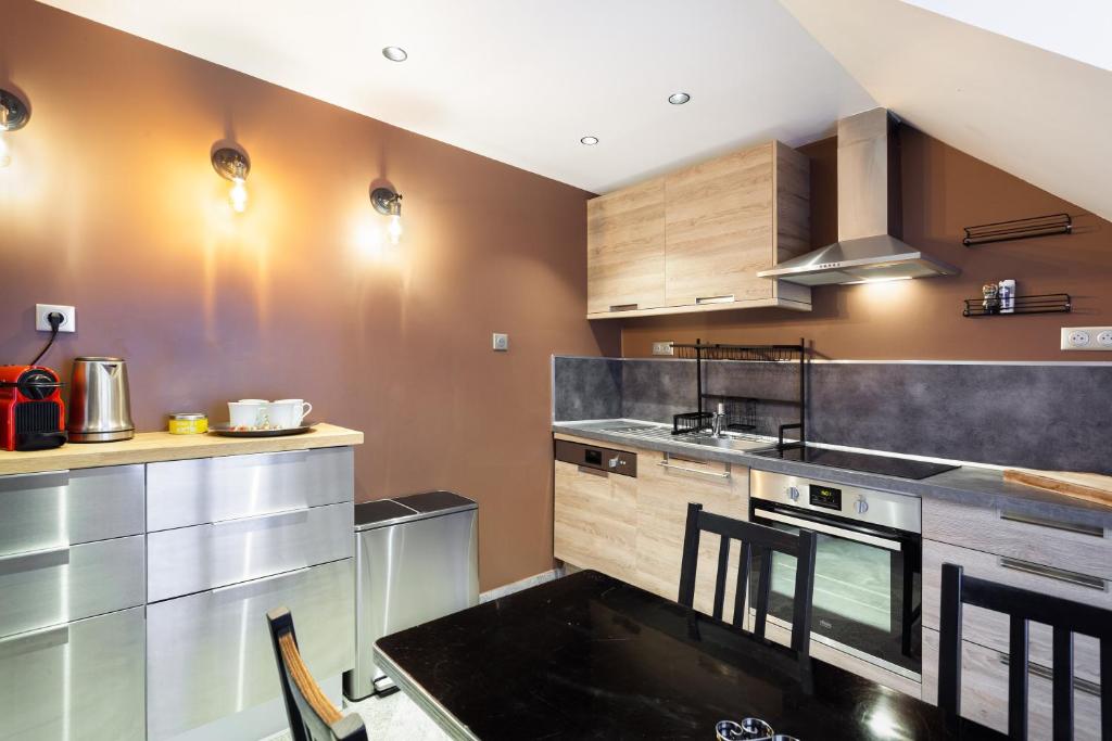 Kuchyň nebo kuchyňský kout v ubytování Suite Appart Place Versepuy