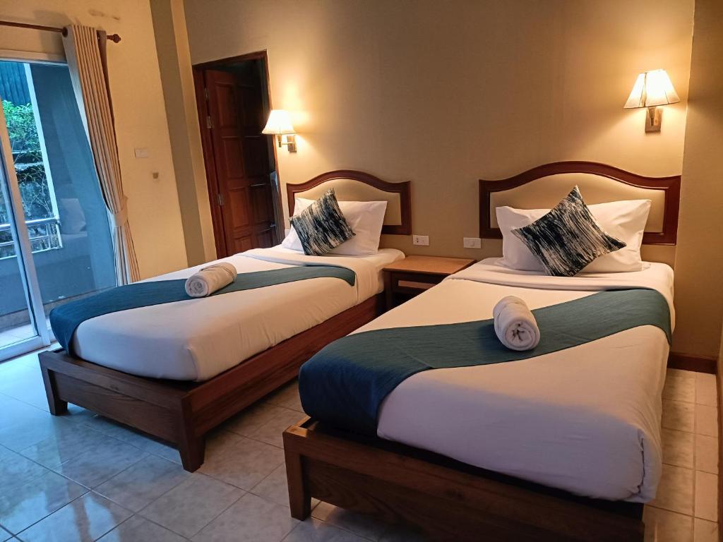 Postel nebo postele na pokoji v ubytování Lalisa Hotel Aonang