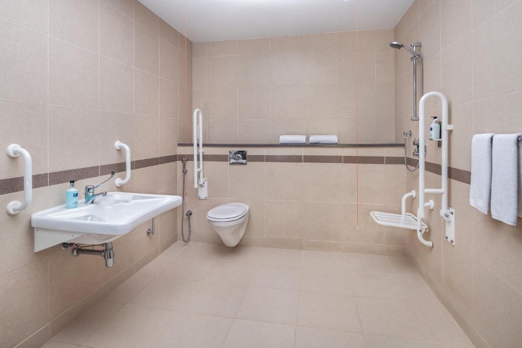لابی و فضای عمومی Holiday Inn Express Dubai, Jumeirah by IHG - تصویر ۵