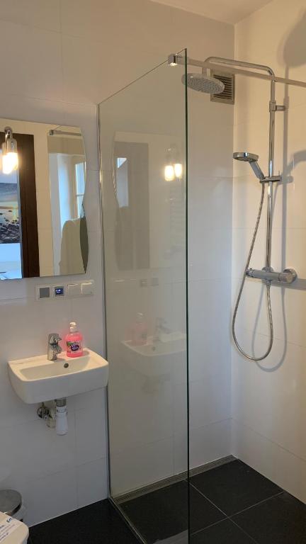 Kúpeľňa v ubytovaní Apartament Portowe Wspomnienia