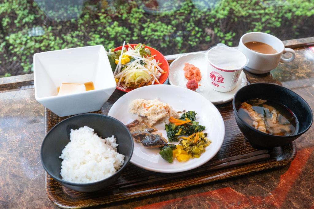 ホテルの敷地内または近くでの食事または食べ物