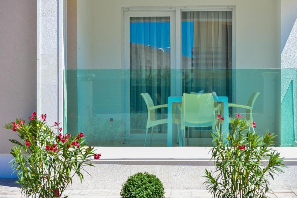 Balkón alebo terasa v ubytovaní Luxury Apartment Arta-2 with heated pool and jacuzzi
