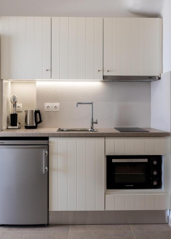 Kuchyňa alebo kuchynka v ubytovaní Anemi Suites
