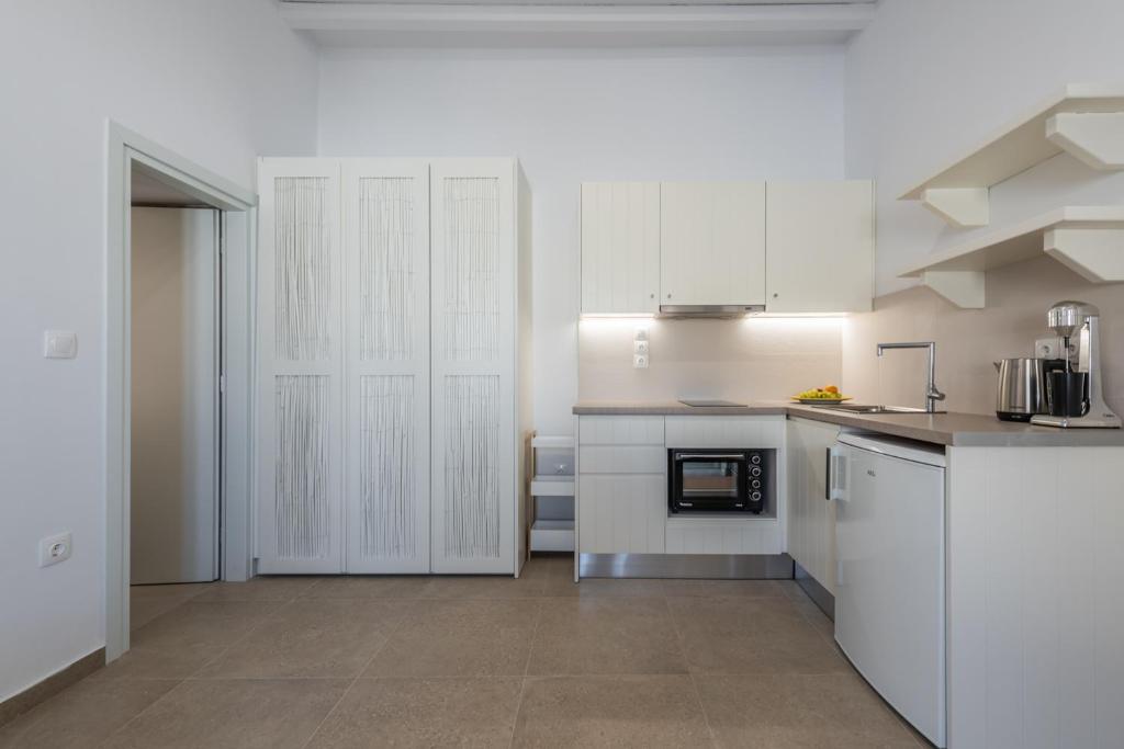 Kuchyňa alebo kuchynka v ubytovaní Anemi Suites