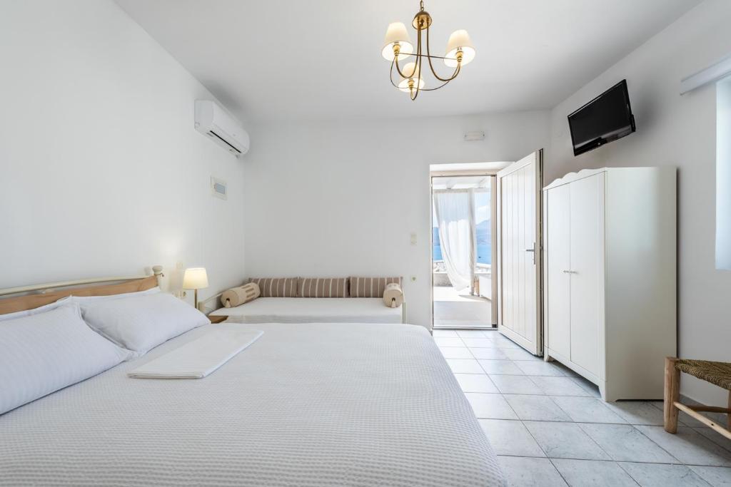 Posteľ alebo postele v izbe v ubytovaní Anemi Suites