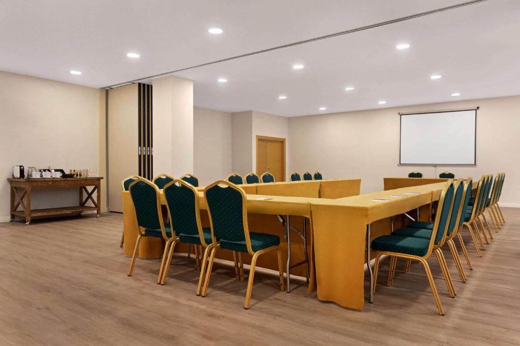 Ramada by Wyndham Valencia Almussafes, Almussafes – Updated ...