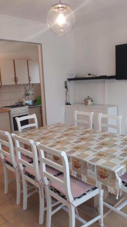 Kuchyňa alebo kuchynka v ubytovaní Apartment Umag Lukin