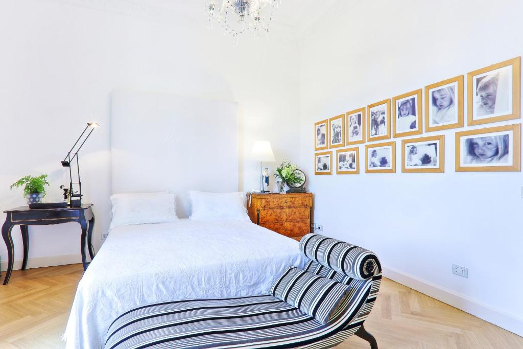 Łóżko lub łóżka w pokoju w obiekcie AMORE RENTALS - Villa Sofia