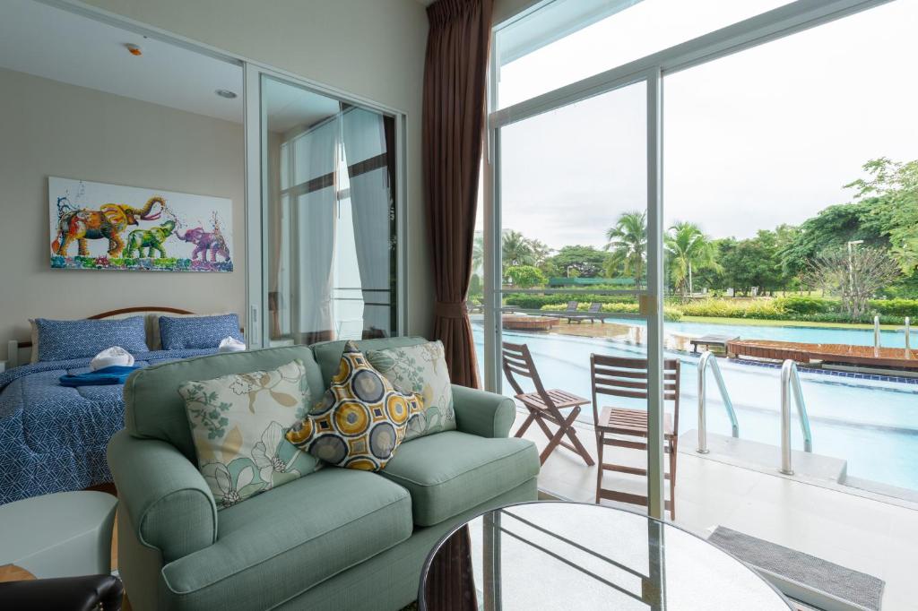 The Legend Boat House Hua Hin Pool Access One Bedroom Condominium, Ban