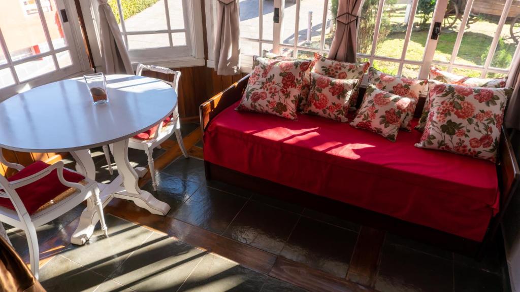 Uma área de estar em Aardvark Inn Pousada
