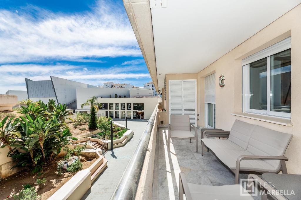 Balkon lub taras w obiekcie LetsMarbella - NEW 2BR APARTMENT IN PUERTO BANUS - POOL & PARKING