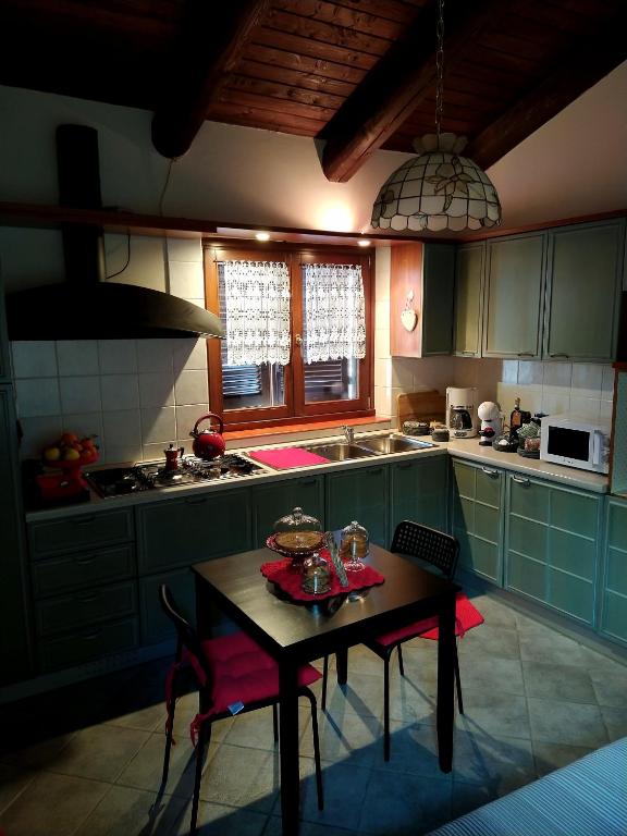Kuchyň nebo kuchyňský kout v ubytování Cascina Roella