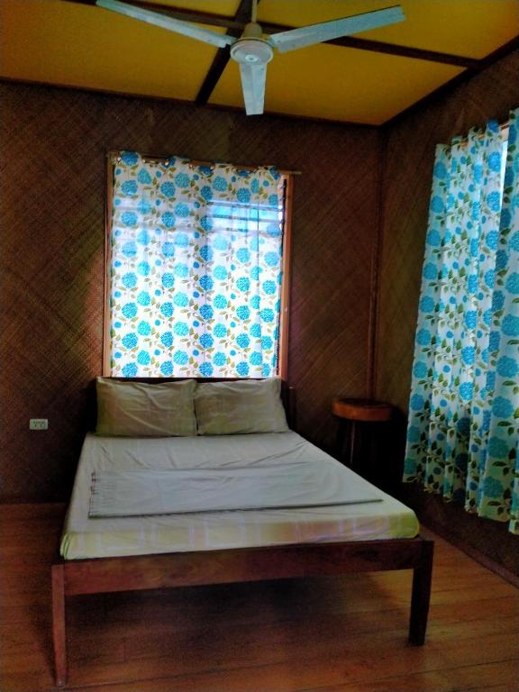 Postel nebo postele na pokoji v ubytování JJS BACKPACKERS VILLAGE