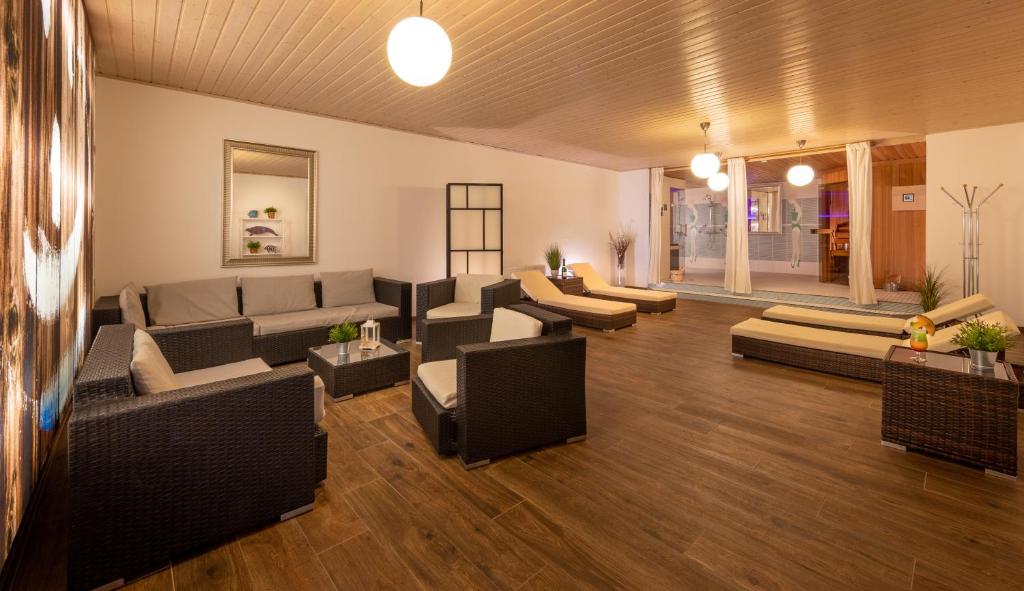 Posezení v ubytování Hotel Am Kurpark Späth