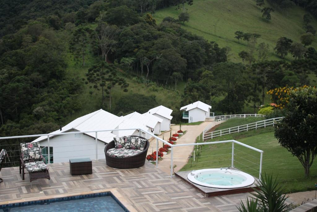 A piscina localizada em Alta Vista Pousada Boutique ou nos arredores