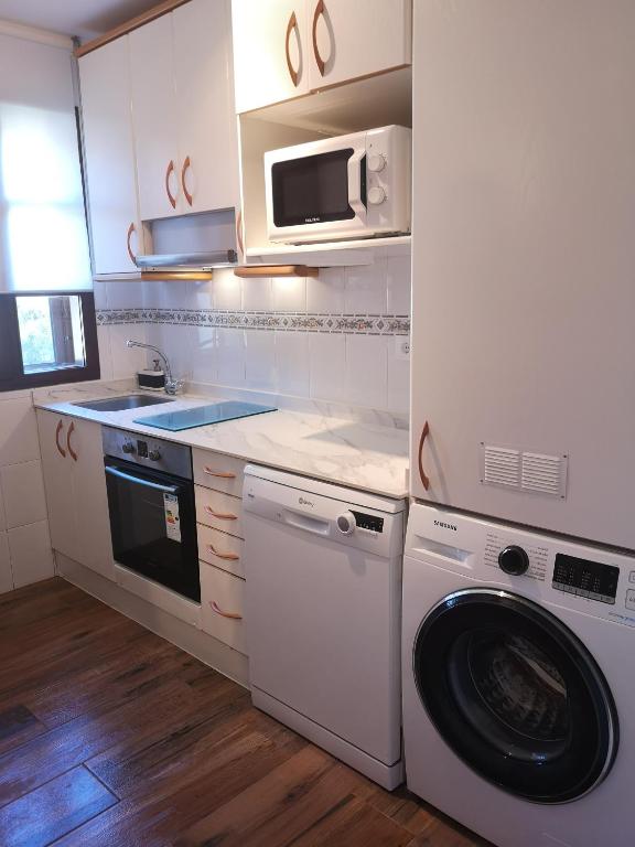 Kuchyňa alebo kuchynka v ubytovaní Apartamento Ruiloba