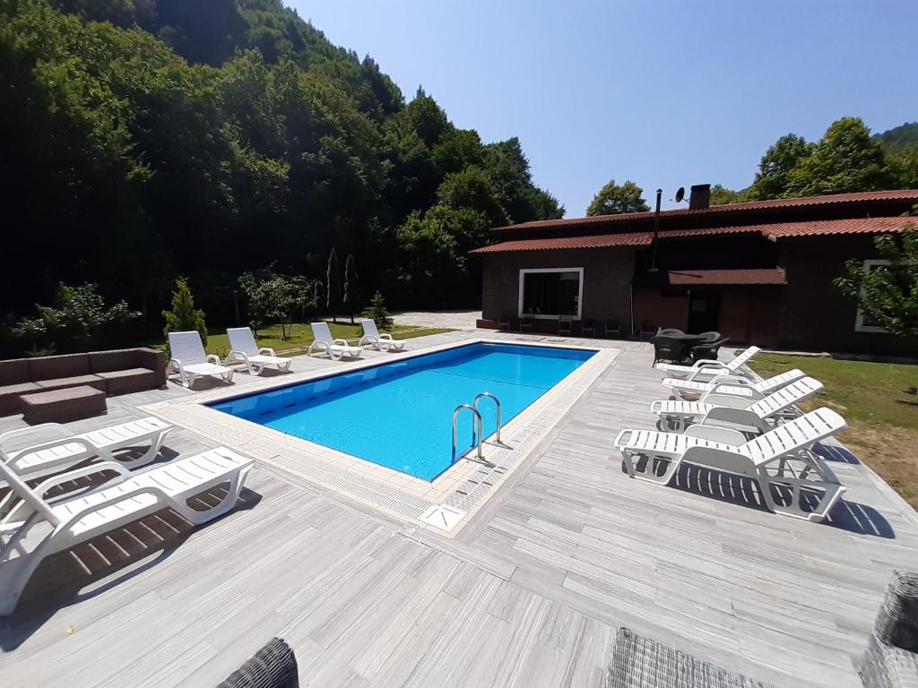 Bazén v ubytování Feel & Live Hotel Villas Restaurant Sapanca nebo v jeho okolí