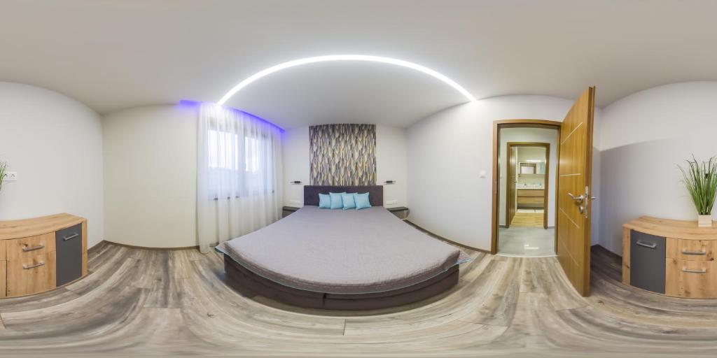 Postel nebo postele na pokoji v ubytování Gamma Apartmanok és Jakuzzi