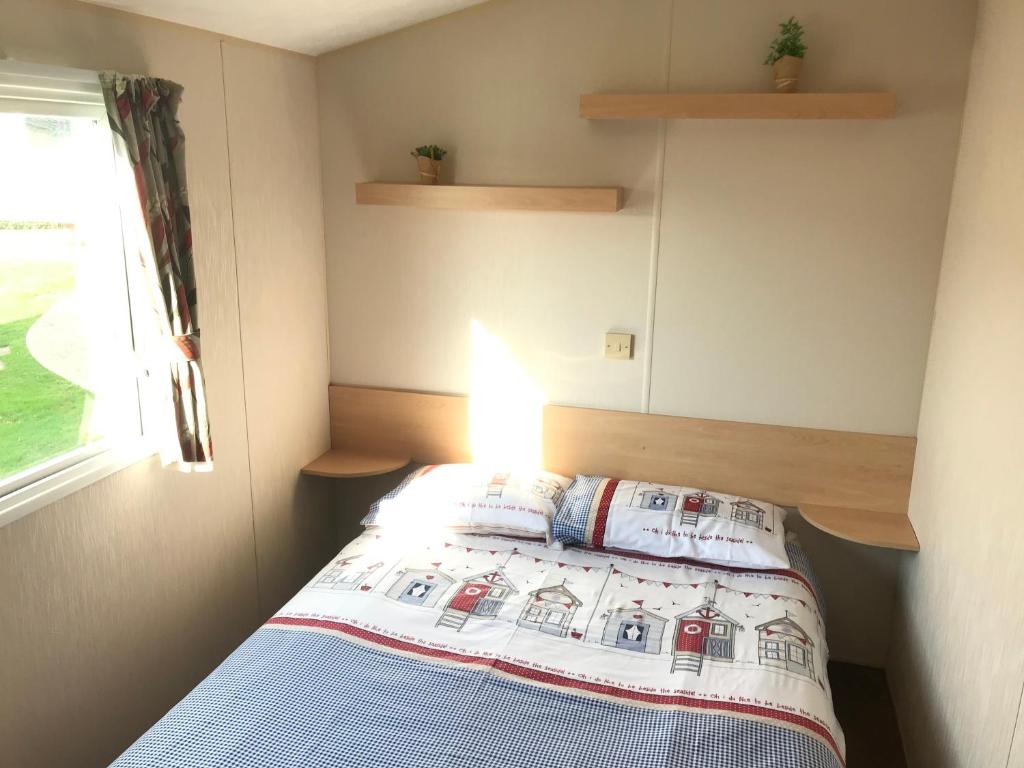 3 Bedroom Caravan BV7, Nodes Point, Isle of Wight