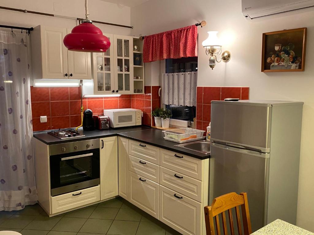 Kuchyň nebo kuchyňský kout v ubytování Villa Elisa