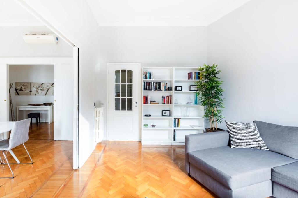 Posedenie v ubytovaní Spacious and brilliant apartment in Duomo by Easylife