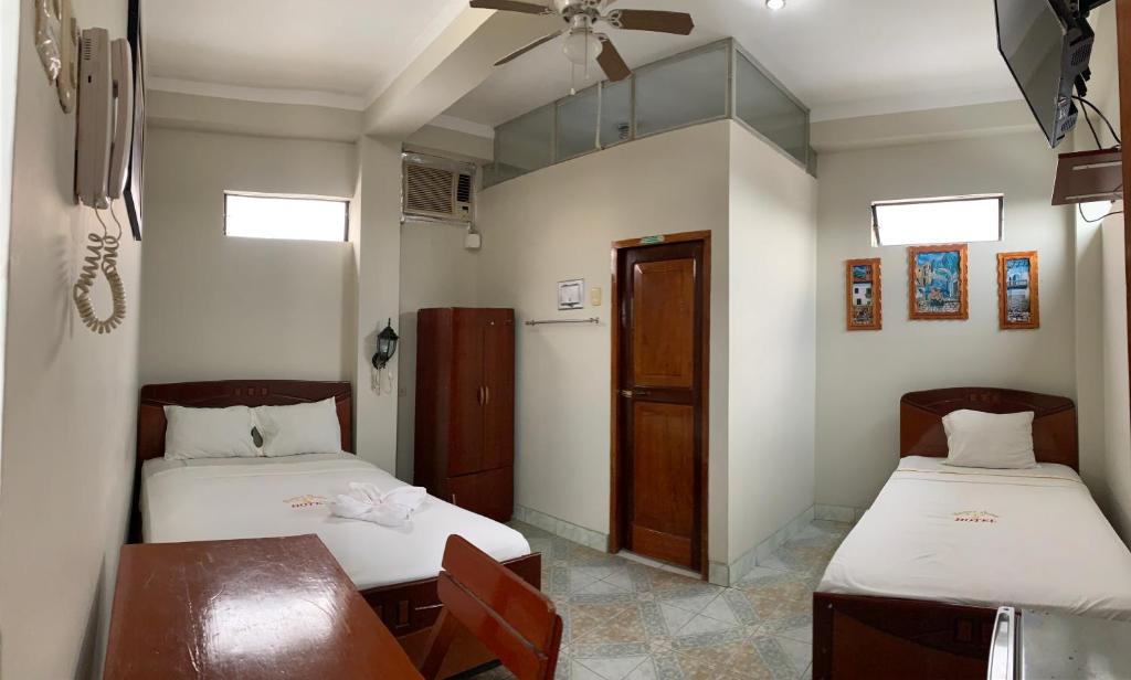 Una cama o camas en una habitación de Hostal Ventura Isabel