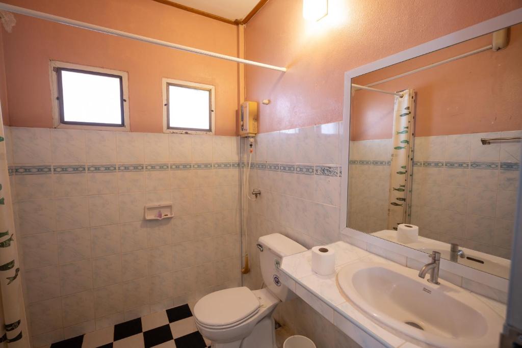 Ванная комната в Gooddays Lanta Beach Resort SHA