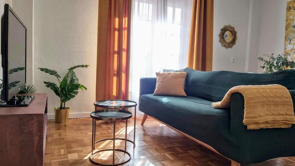 Televízia a/alebo spoločenská miestnosť v ubytovaní Misterhost Santa Cruz II -Jardines de Murillo